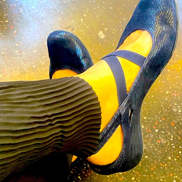 VANELI DEEP NAVY BLUE BALLET LEATHER COMFY Shoes RARE ACADEMIA